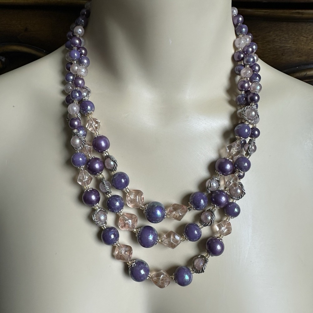 Vintage 1950s Accent Bead Necklace 17-19 Inch Art Glass‎ Faux Pearls Iridescent